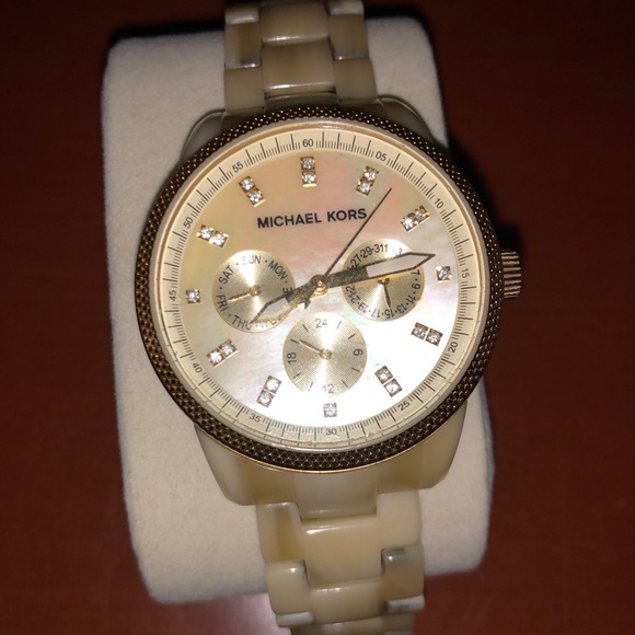Michael Kors Tortoise Watch - Picture 2 of 2